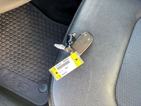 Used 2024 Jeep Compass Trailhawk image 32