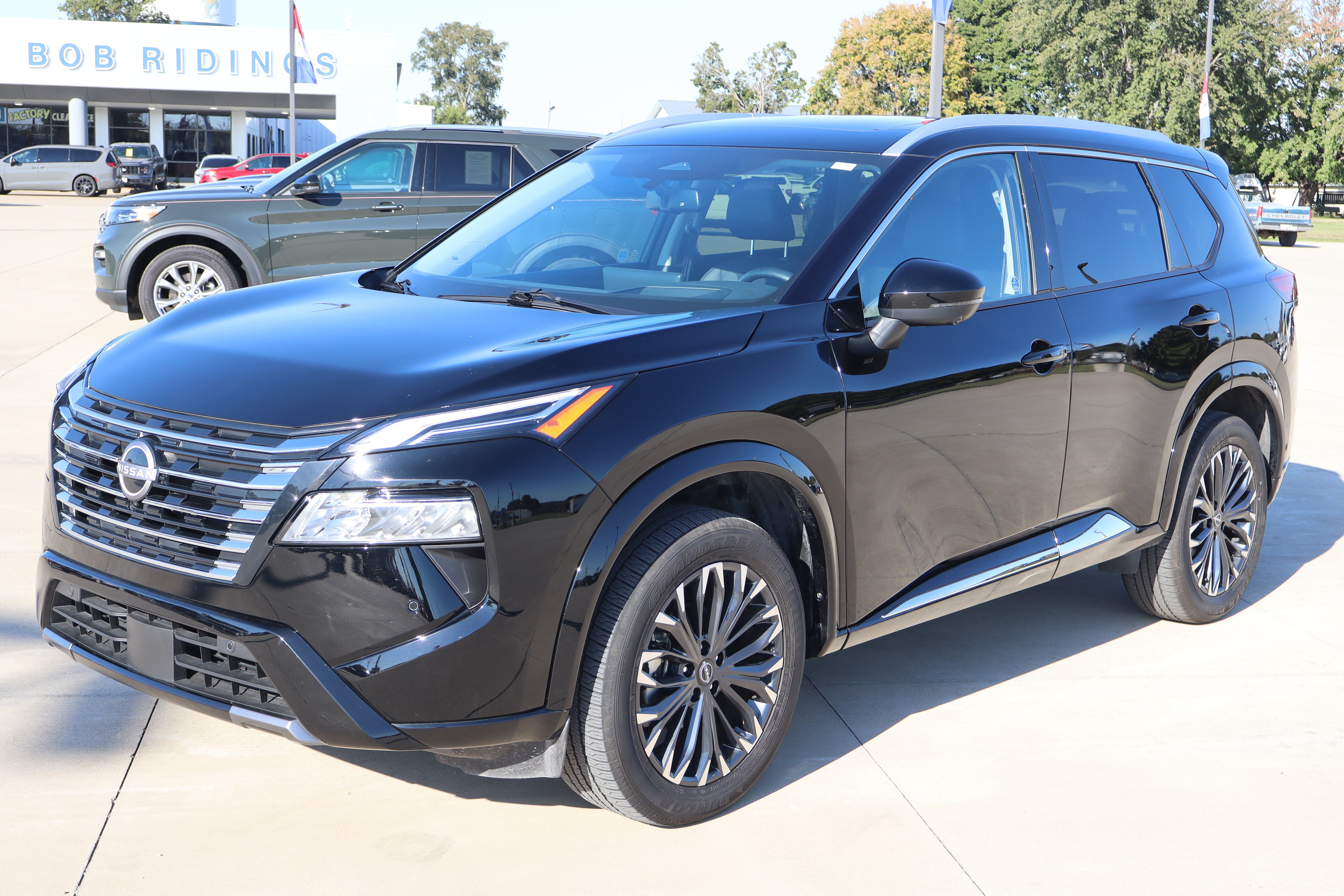 Used 2026 Nissan Rogue Platinum w/ Platinum Premium Package AWD/4WD image 2