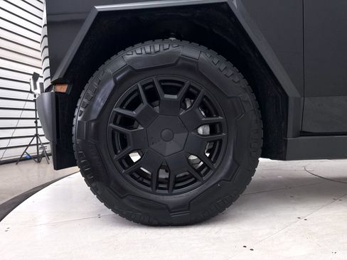 Used 2024 Tesla Cybertruck AWD Crew Cab image 17