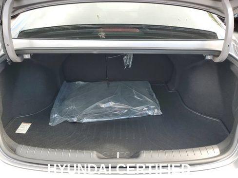 Certified 2025 Hyundai Elantra SEL FWD image 28