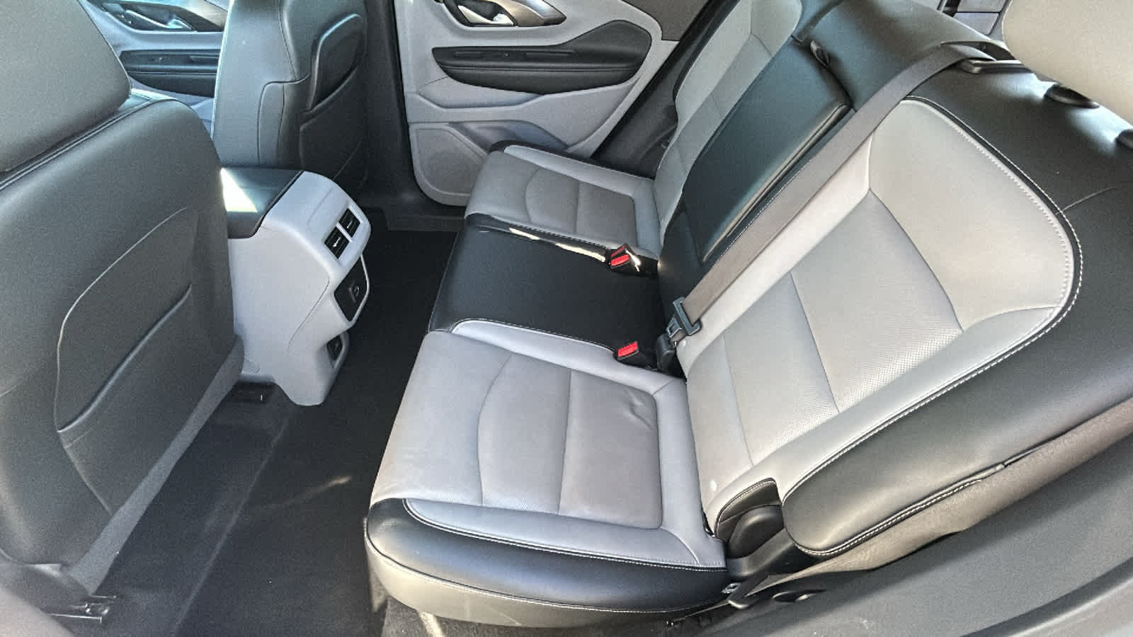 Used 2023 GMC Terrain SLT AWD/4WD image 24