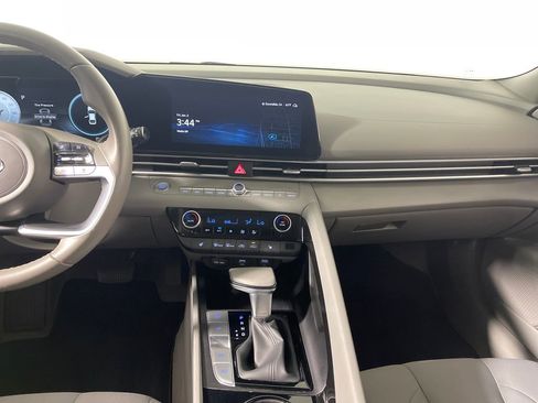 Used 2023 Hyundai Elantra SEL w/ Convenience Package image 16