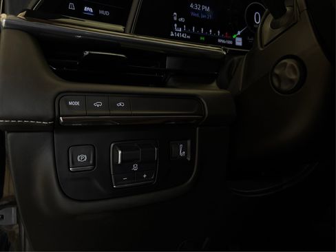 Certified 2024 Cadillac Escalade ESV Premium Luxury Platinum image 20