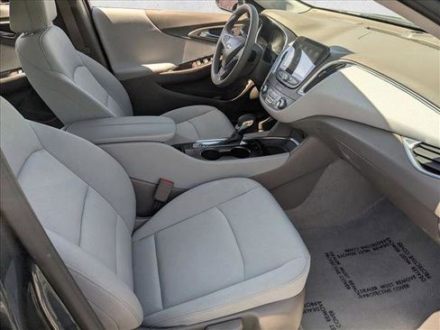 Used 2021 Chevrolet Malibu LT FWD image 23