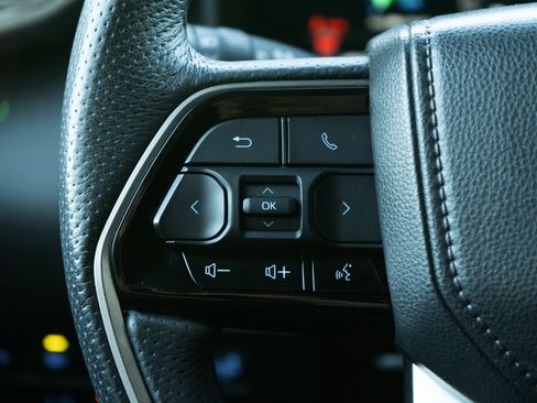 Used 2023 Toyota Sequoia Limited image 21