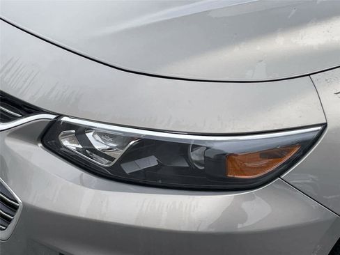 Used 2017 Chevrolet Malibu LT image 9