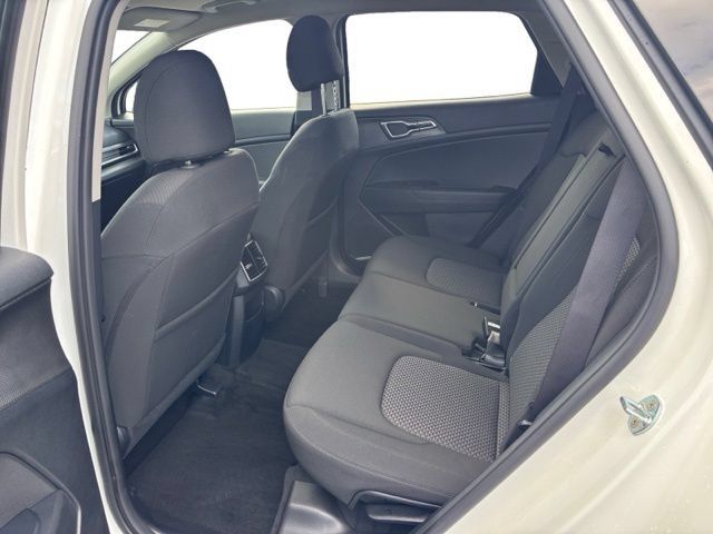 Used 2023 Kia Sportage LX AWD/4WD image 12