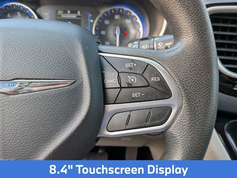 Used 2017 Chrysler Pacifica Touring w/ Tire & Wheel Group FWD image 21