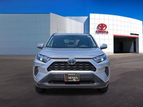 Used 2025 Toyota RAV4 XLE AWD/4WD image 4