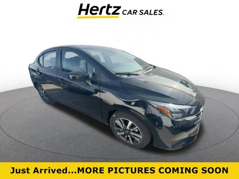 Used 2025 Nissan Versa SV image 1