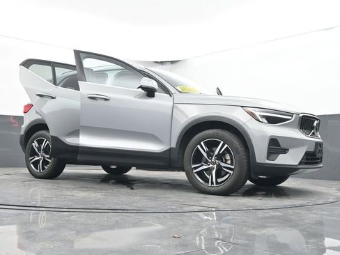 Used 2025 Volvo XC40 B5 Core image 61