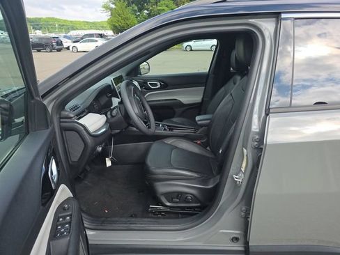 Used 2023 Jeep Compass Limited AWD/4WD image 3