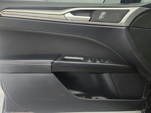 Used 2019 Ford Fusion SE image 20
