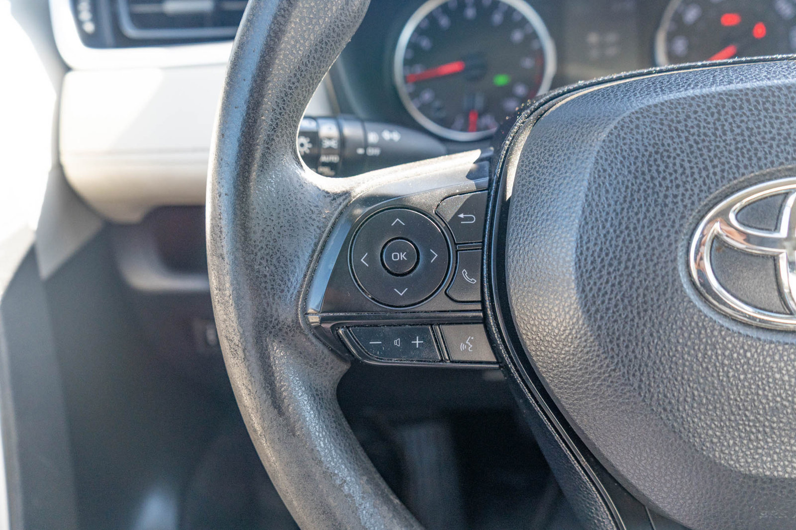 Used 2019 Toyota RAV4 XLE FWD image 27