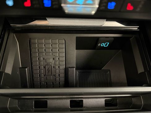 Used 2024 Ford F250 Platinum w/ FX4 Off-Road Package image 28