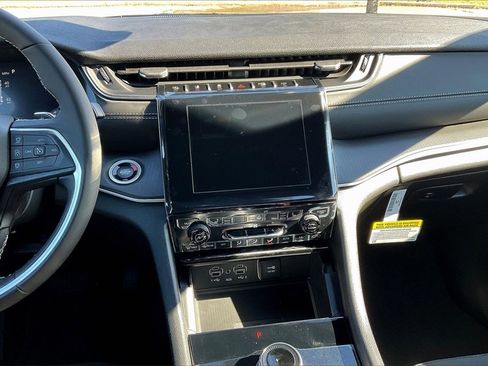 New 2025 Jeep Grand Cherokee Laredo w/ Luxury Tech Group I image 7