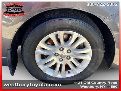 Used 2015 Toyota Sienna XLE w/ XLE Navigation Package image 12