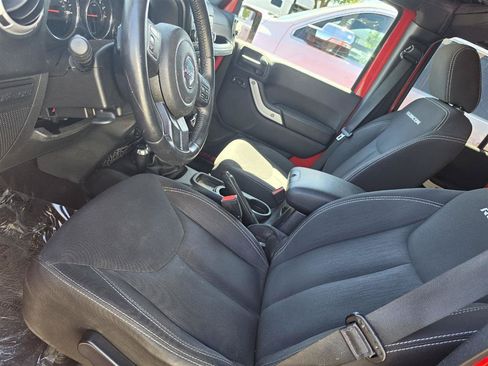Used 2015 Jeep Wrangler Unlimited Rubicon w/ Max Tow Package AWD/4WD image 8