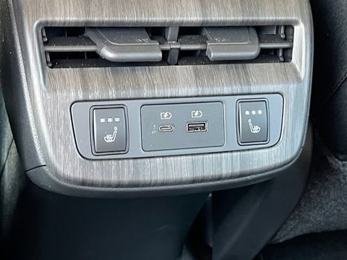 Used 2024 Nissan Ariya AWD image 22