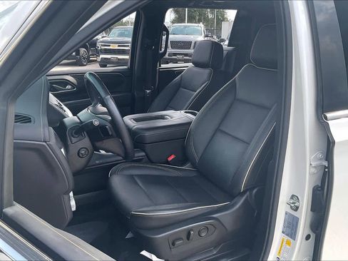 Used 2021 GMC Yukon XL SLT w/ SLT Premium Package image 7