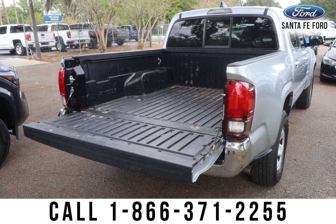 Used 2023 Toyota Tacoma SR5 RWD image 9