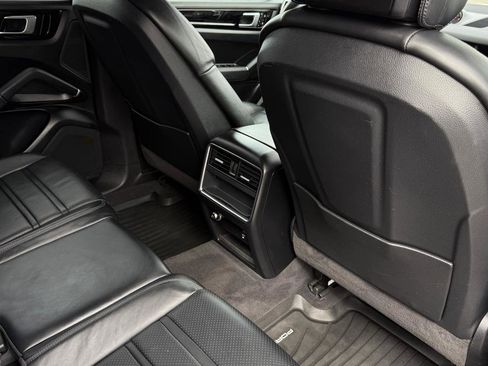 Used 2021 Porsche Cayenne image 24