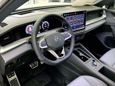 New 2026 Volkswagen Tiguan SE R-Line image 7