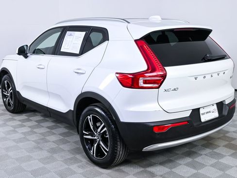 Certified 2025 Volvo XC40 B5 Core image 4