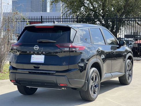 New 2026 Nissan Rogue SV image 4