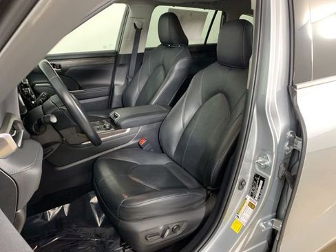 Used 2020 Toyota Highlander Limited AWD/4WD image 32