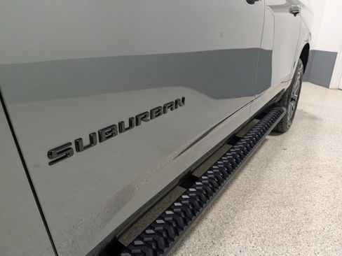 Used 2023 Chevrolet Suburban Z71 w/ Luxury Package AWD/4WD image 9