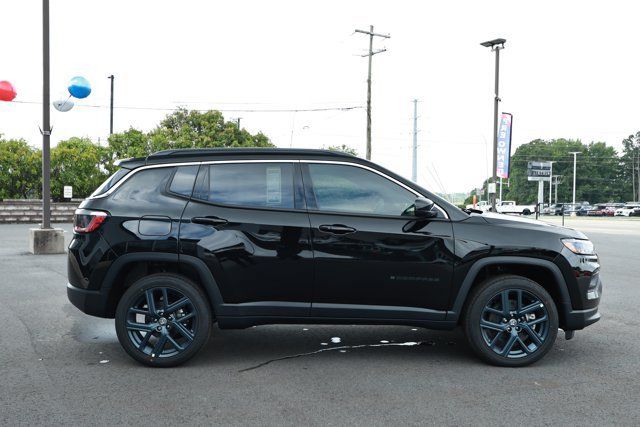 New 2026 Jeep Compass Latitude AWD/4WD image 4