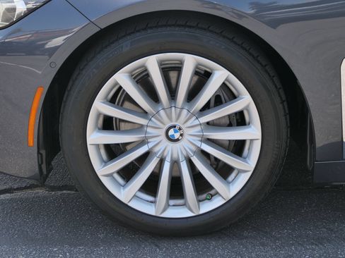 Used 2020 BMW 740i w/ Premium Package RWD image 10