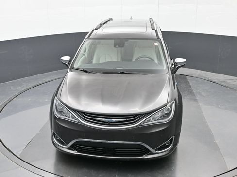 Used 2018 Chrysler Pacifica Limited w/ Advanced Safetytec Group FWD image 36