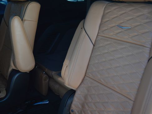 Used 2021 Cadillac Escalade Sport w/ Driver Assist Tech Package image 28