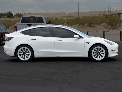 Used 2021 Tesla Model 3 Standard Range Plus RWD image 6