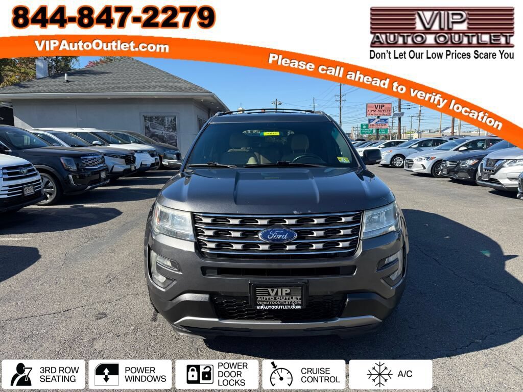 Used 2017 Ford Explorer XLT FWD image 1
