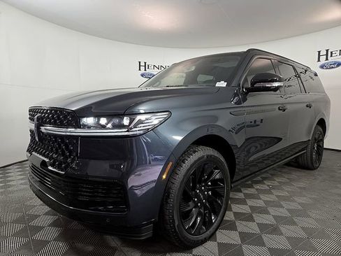 New 2025 Lincoln Navigator L Reserve w/ Jet Appearance Package AWD/4WD image 2