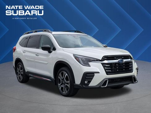 Used 2025 Subaru Ascent Touring AWD/4WD image 1