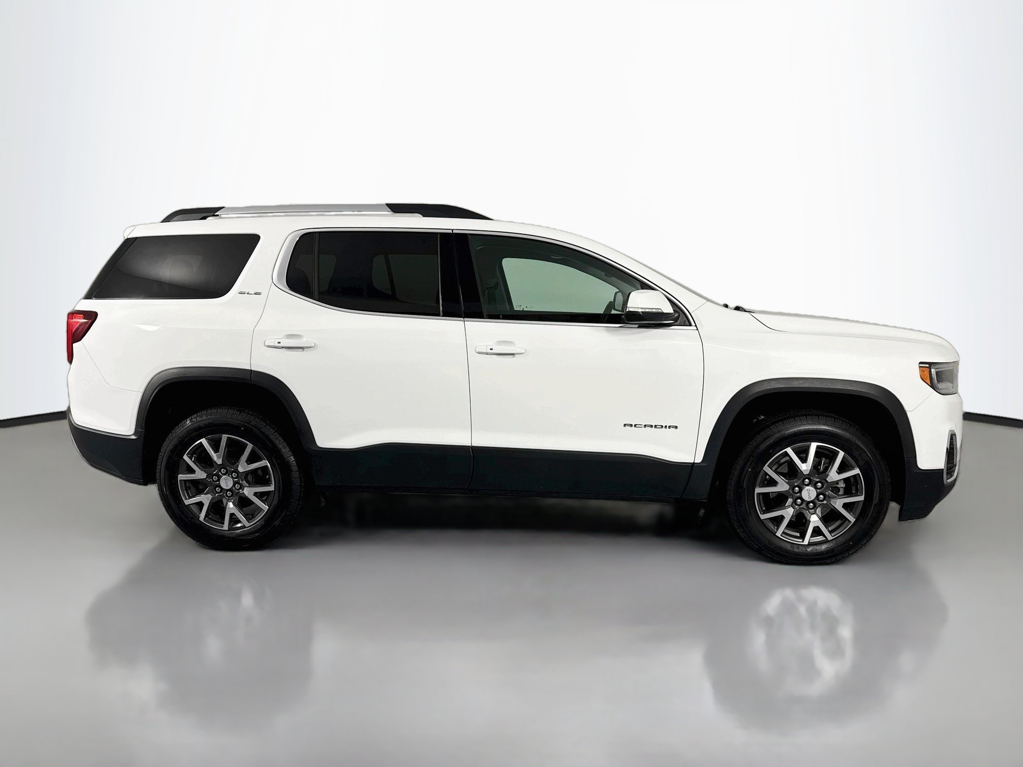 Used 2023 GMC Acadia SLE w/ Driver Convenience Package FWD image 4