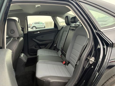Used 2025 Volkswagen Jetta SE image 24