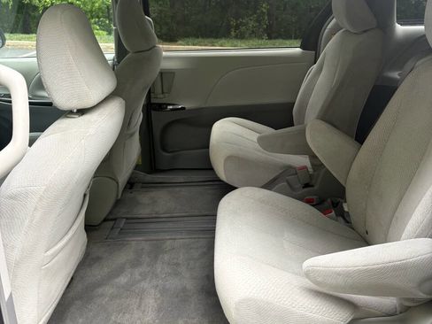 Used 2013 Toyota Sienna LE w/ Towing Pkg FWD image 34
