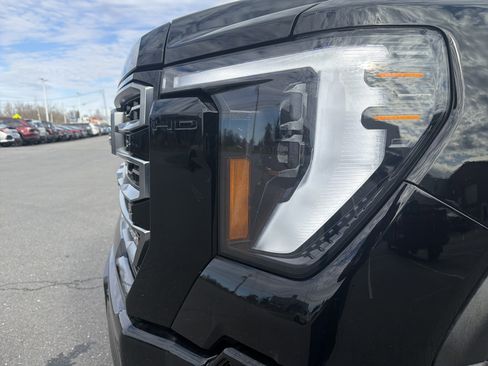 Used 2025 GMC Sierra 2500 AT4 w/ AT4 Premium Plus Package image 11