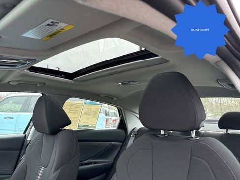 Used 2025 Hyundai Elantra SEL image 28