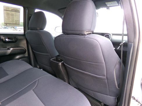 Used 2016 Toyota Tacoma TRD Sport w/ Towing Package image 14