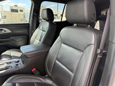 Used 2023 Chevrolet Traverse LT w/ LT Premium Package AWD/4WD image 17