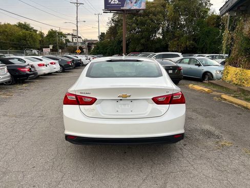 Used 2018 Chevrolet Malibu LT w/ Leather Package image 4