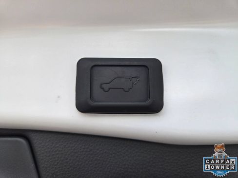 Used 2025 Toyota RAV4 XSE AWD/4WD image 21