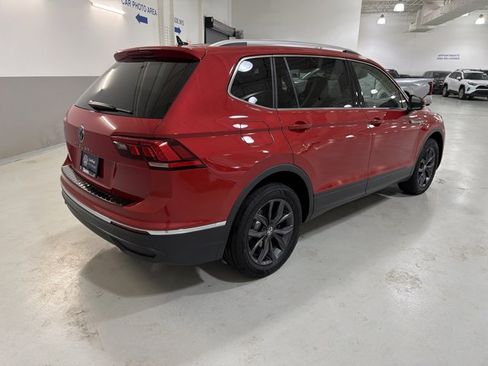 Certified 2023 Volkswagen Tiguan SE w/ Panoramic Sunroof Package FWD image 9