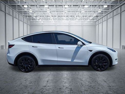 Used 2023 Tesla Model Y Long Range AWD/4WD image 6